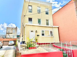 3547 30th St, Astoria, NY 11106