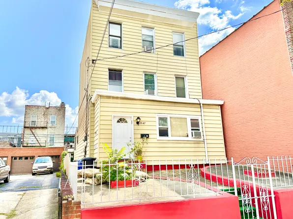 3547 30th St, Astoria, NY 11106