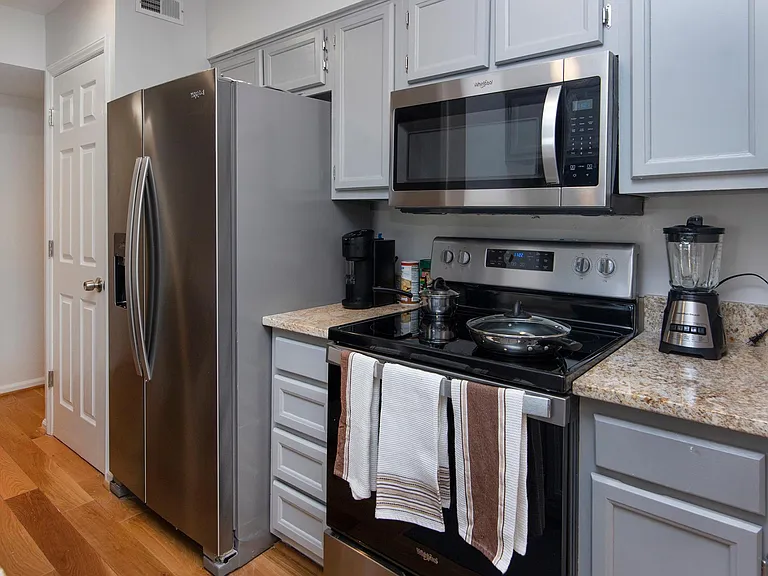 212 W 10th St #17 — Photo 8