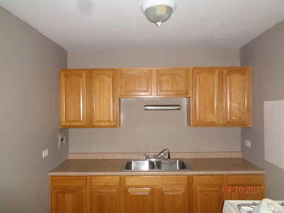5th image of 2405 W Balmoral Ave APT 2b