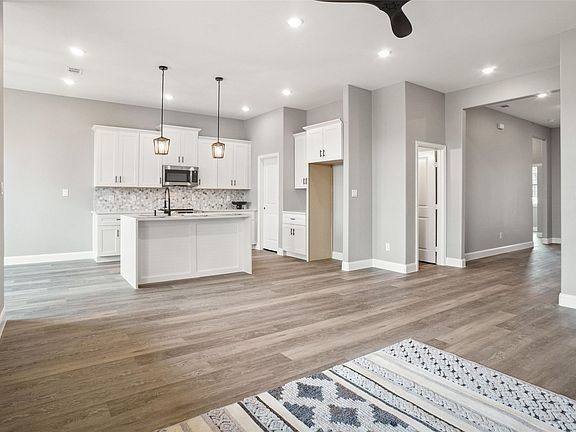 5th image of 5824 Belaire Cir