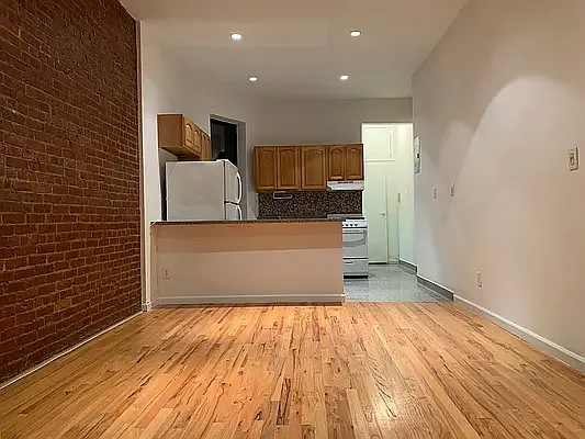 Rented by Friedman Roth Realty | media 15