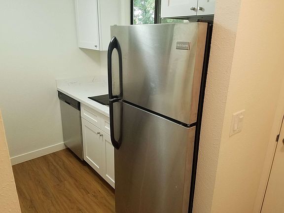 3rd image of 2005 Knox Ave APT 7