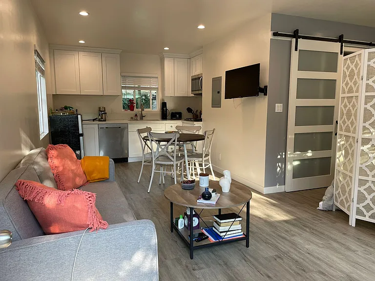 2238 Veteran Ave — Photo 2