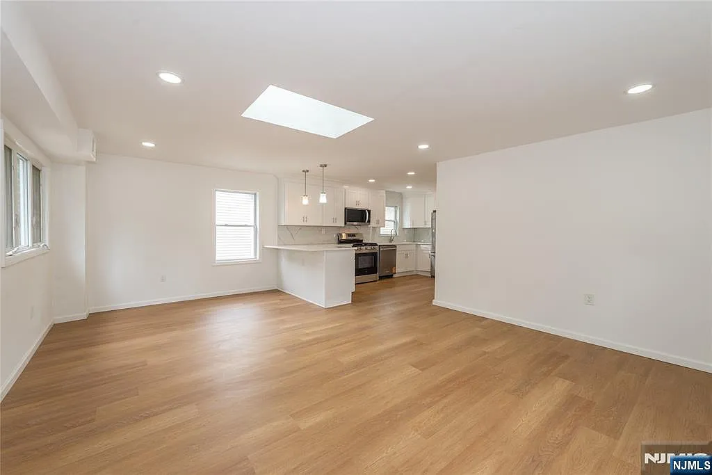 4 bed, 2.0 bath, $3,600 — Photo 3