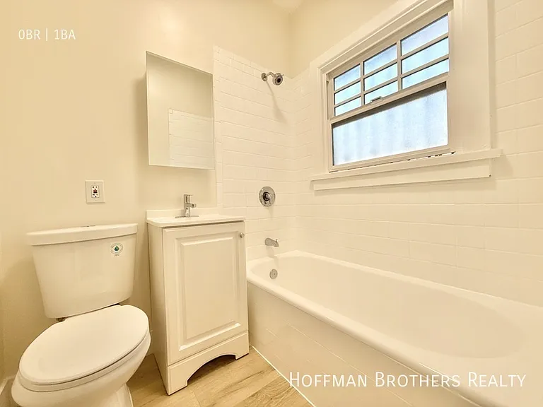 723 E 3rd St #1 — Photo 5