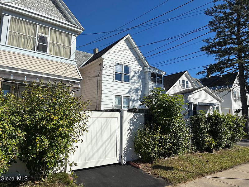 3rd image of 1340 4th Avenue