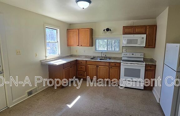 4th image of 2837 Bartonsville Ave
