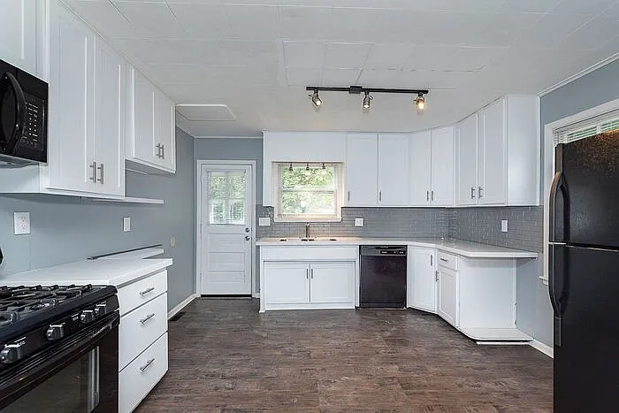 5875 N Keystone Ave — Photo 12