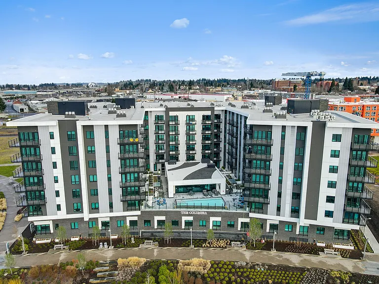 The Columbia at the Waterfront — Photo 51
