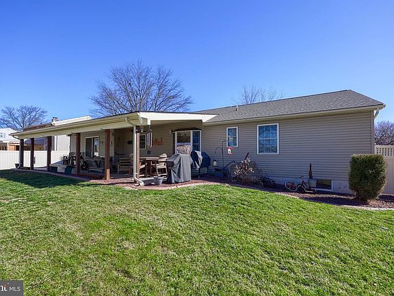 2nd image of 2552 Manor Rd