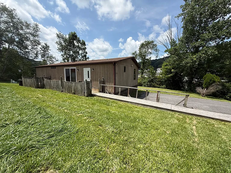 212 Thor Ln — Photo 17