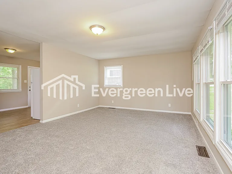 4207 Hampshire Dr — Photo 13