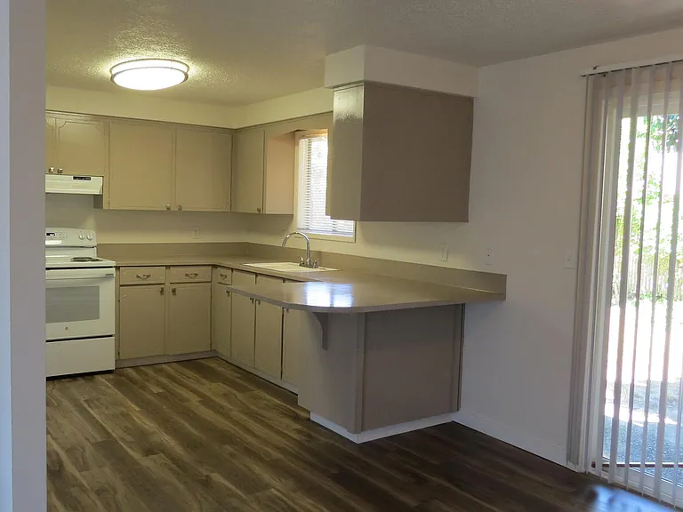 Legacy Creek Duplexes — Photo 11