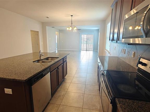 4th image of 3010 Jardin St