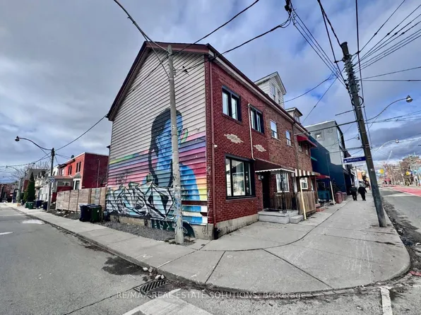 206 Bathurst St, Toronto, ON M5T 2R9