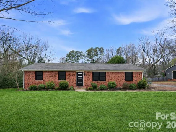 3029 Cresthill Dr, Charlotte, NC 28212