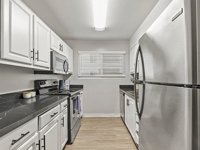 Kensington Park Apartments — Photo 39