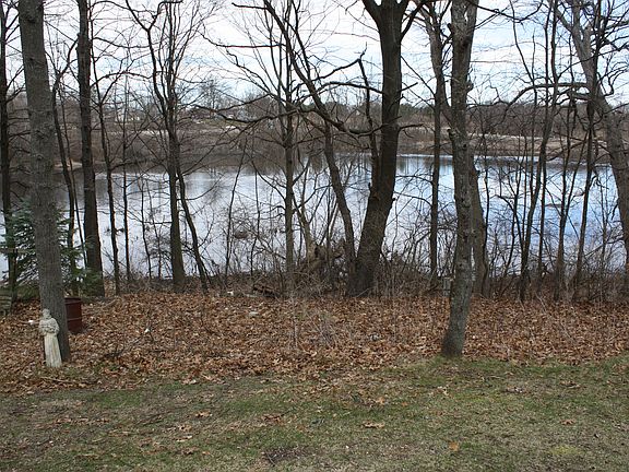 3rd image of 4725 Bretton Ln
