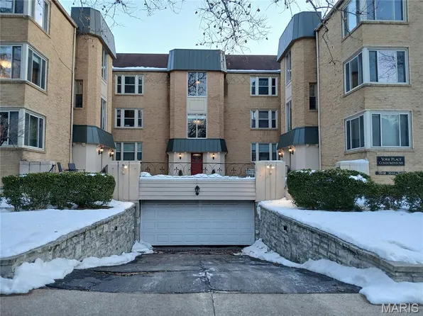 7544 York Dr #B, Saint Louis, MO 63105