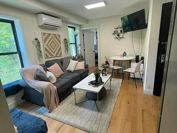 2nd image of 549 E 13th St APT 3