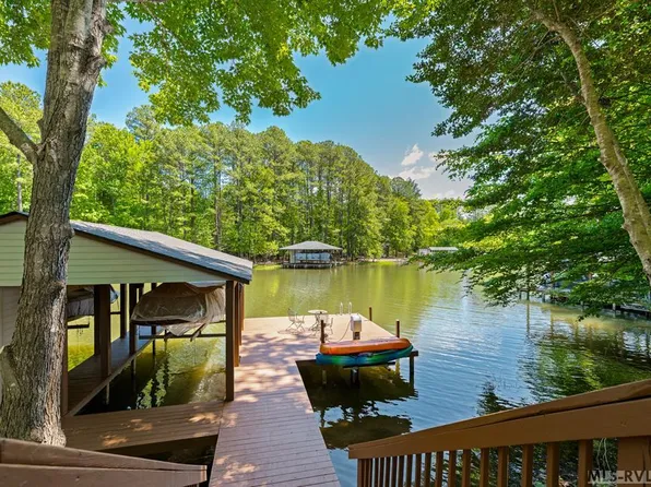 15 Mable Ct, Bracey, VA 23919