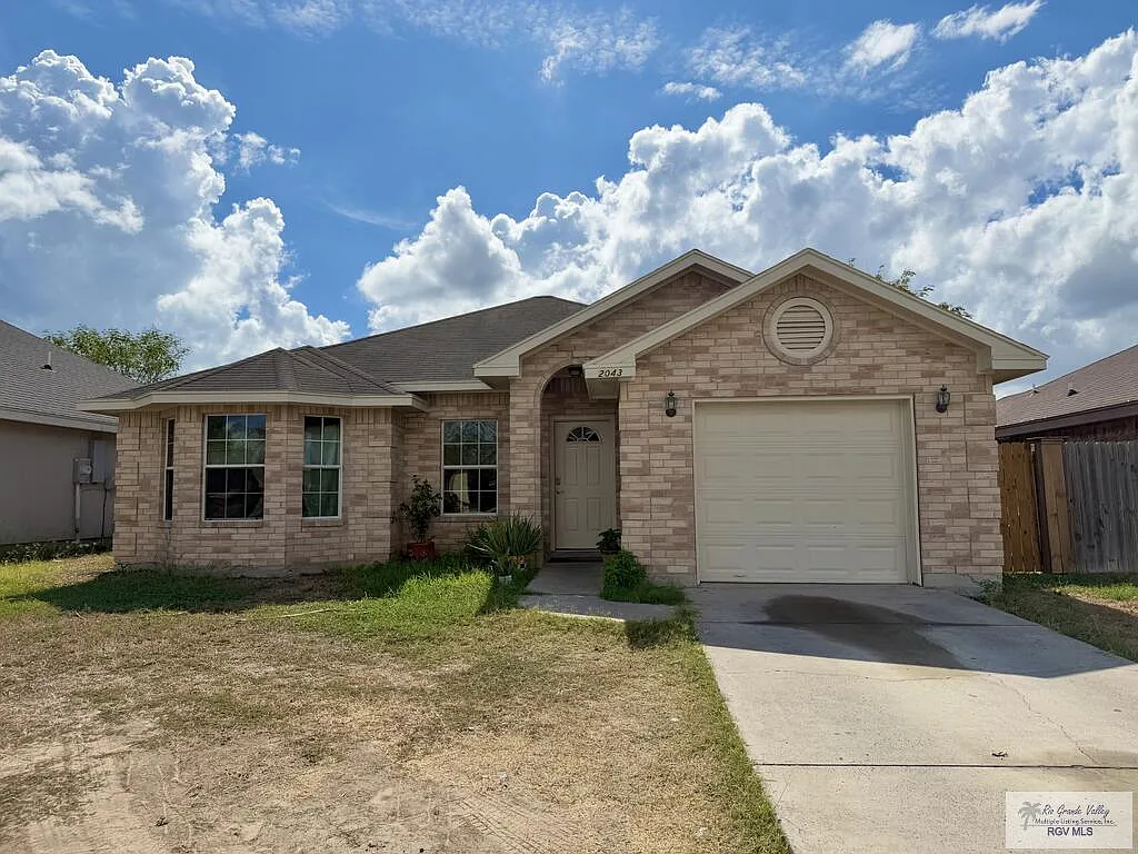 4 bed, 2.0 bath, 1398 sqft, $1,800 — Photo 3