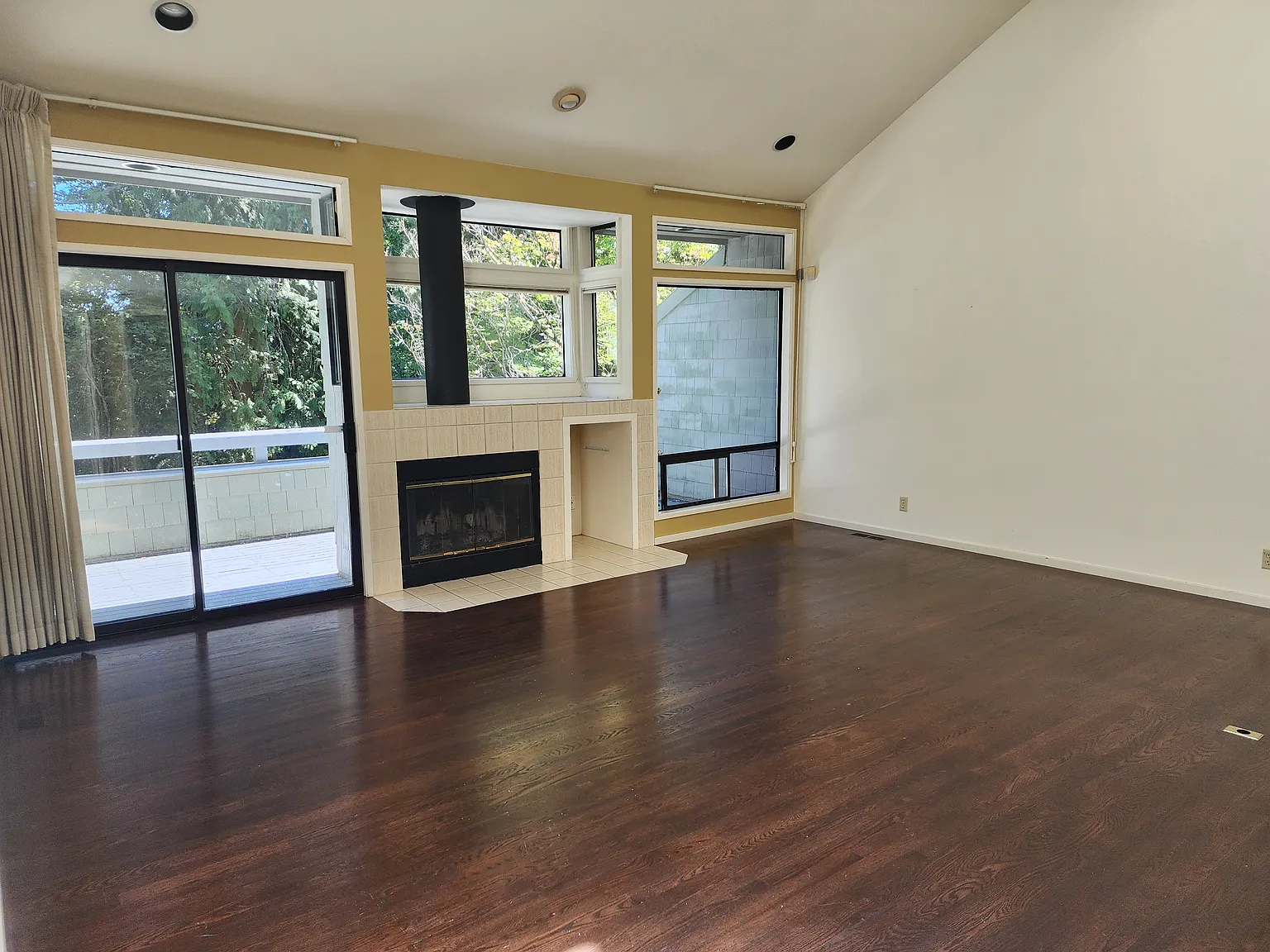 2 bed, 1900 sqft, $4,500 — Photo 3