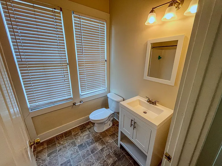 209 E Duffy St #A — Photo 11