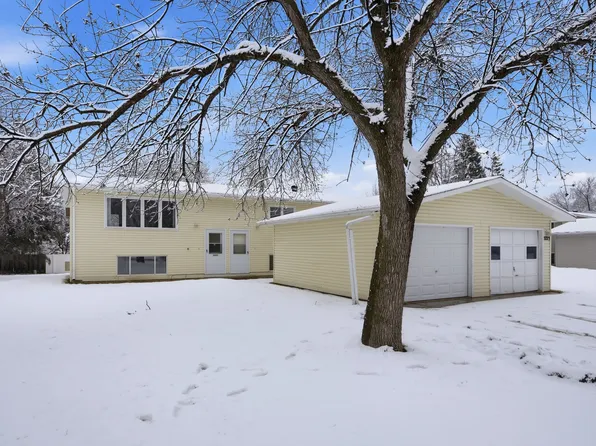 3223 2nd St N, Fargo, ND 58102