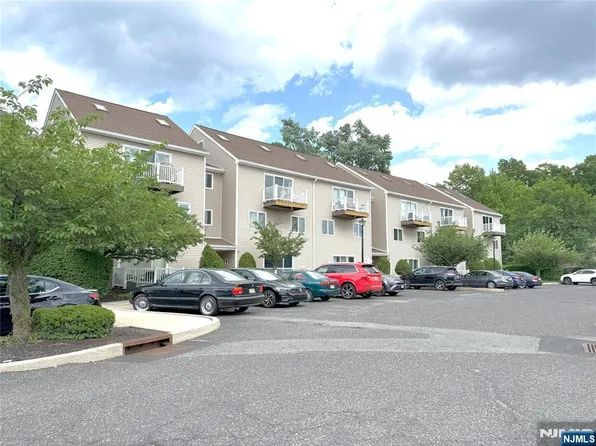 37 Presidential Dr, Englewood, NJ 07631