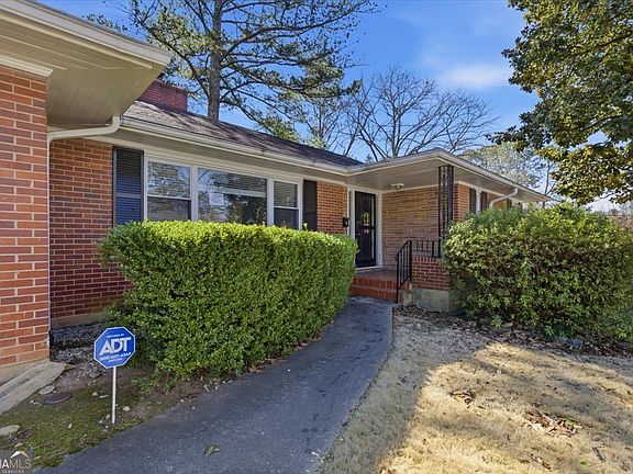 4th image of 2379 N Decatur Rd