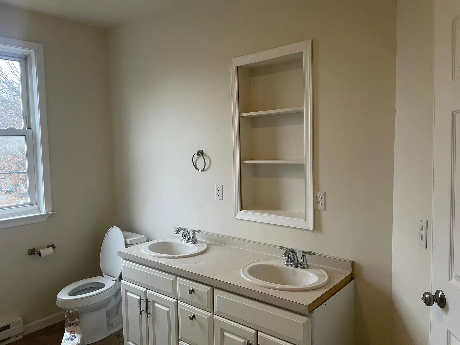 3 bed, 1300 sqft, $1,550 — Photo 4