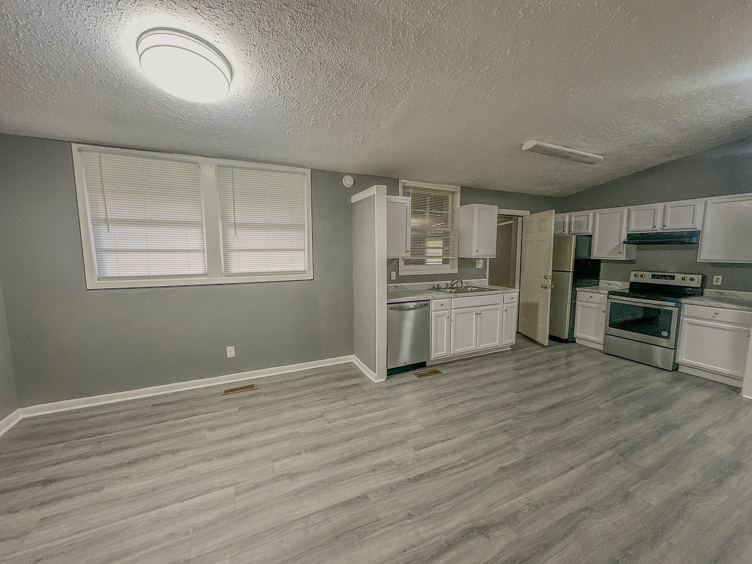 1013 Hillside Dri - 1 — Photo 3