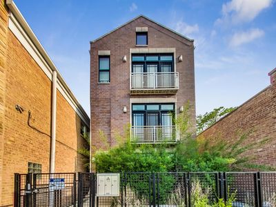 6311 W Belmont Ave APT 3, Chicago, IL, 60634