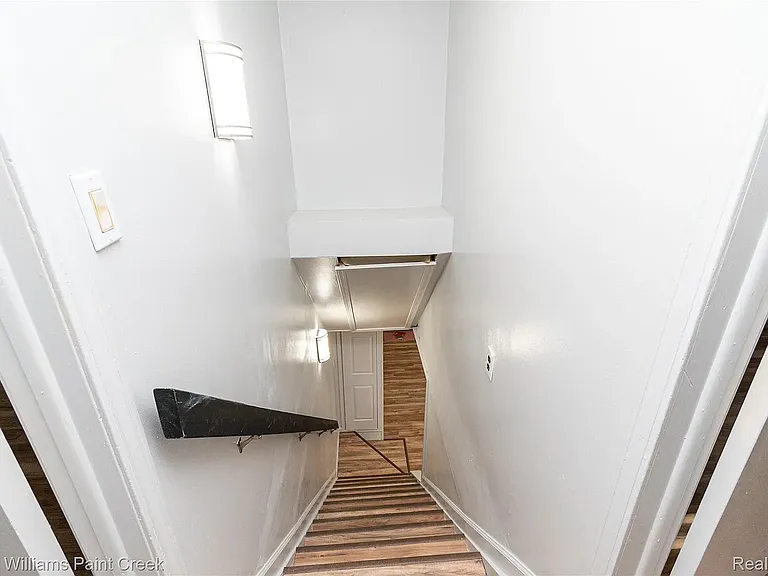 27425 Townley St — Photo 11