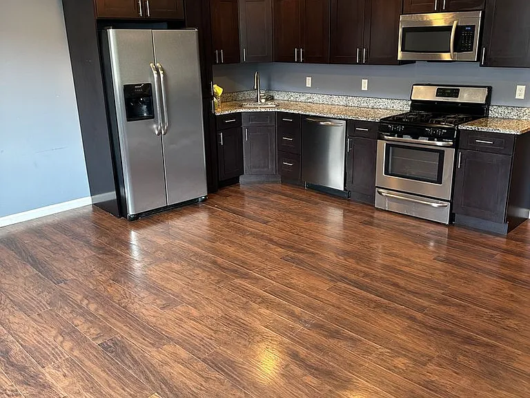 1807 Jane — Photo 2