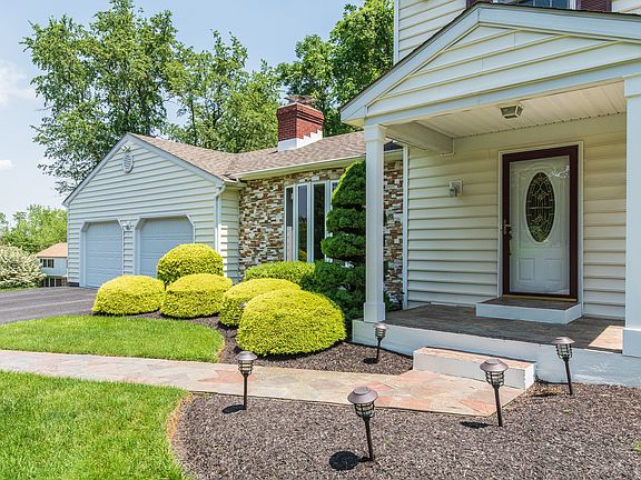 3rd image of 204 Whitefield Ct