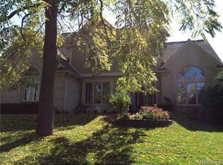 7021 Queen Anne Dr, West Bloomfield, MI 48322