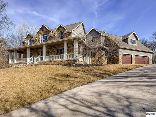 1126 Willow Wood Cir, Omaha, NE 68152