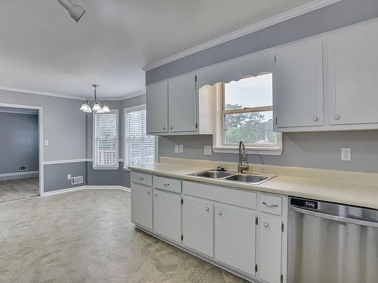 202 Holden Dr — Photo 17