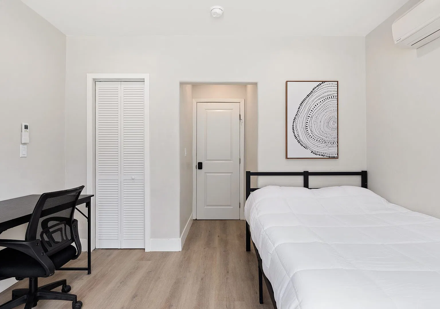 A 6 Bedroom, 6 Bathroom apartment with common areas and a fully functional kitchen at 1709 Kelton... — Photo 2