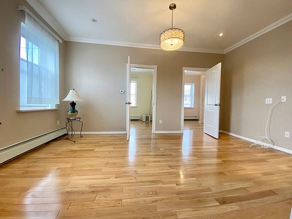 2nd image of 9202 Rockaway Beach Blvd