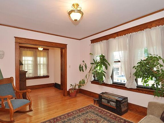 2nd image of 513 E Burleigh St