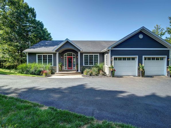 322 Piggott Ave, Fall River, NS B2T 1S6