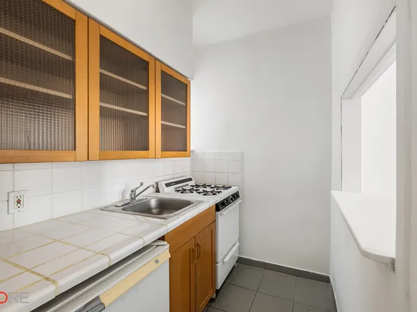 415 East 80th Street 5S image 3 of 6