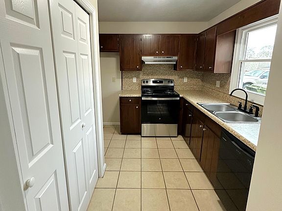 3rd image of 104 Wrenwood Ln