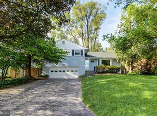 6004 Greentree Rd, Bethesda, MD 20817