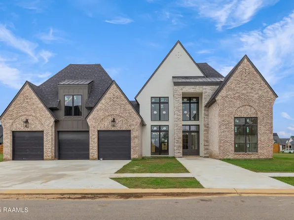 302 Sunset Palm Ct, Youngsville, LA 70592