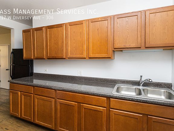 4th image of 2749 N Sawyer Ave #306